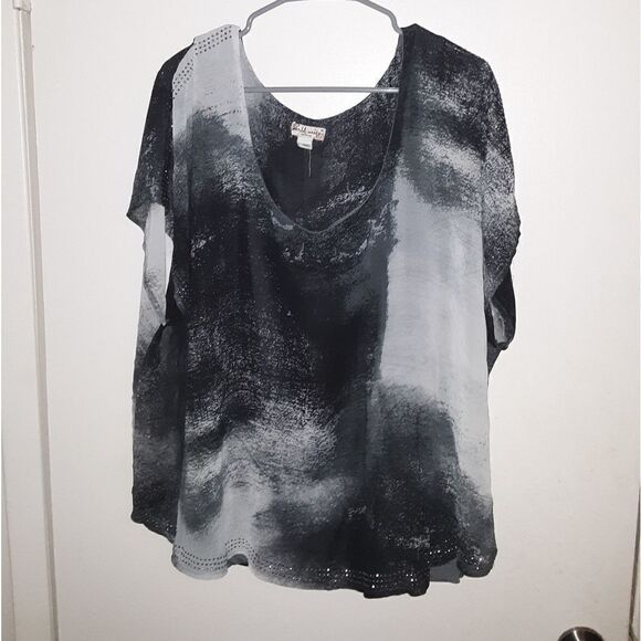 3/$20 Sale World Unity Gray Top - Picture 1 of 4